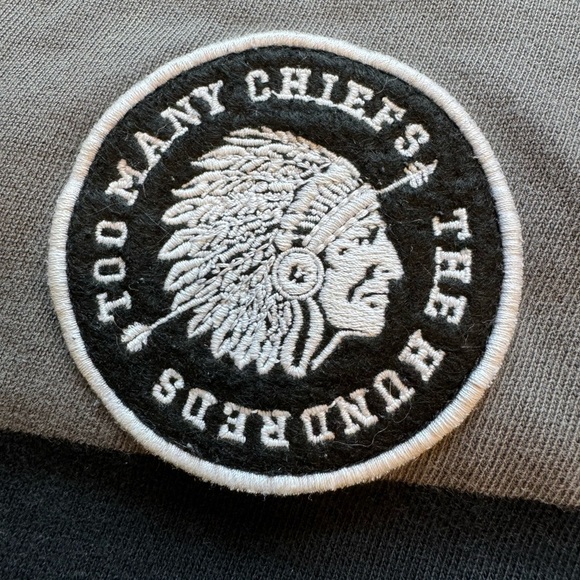 The Hundreds hooded long sleeve shirt “Too many Chiefs” patch - Picture 8 of 8